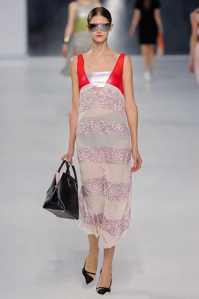 Look 10